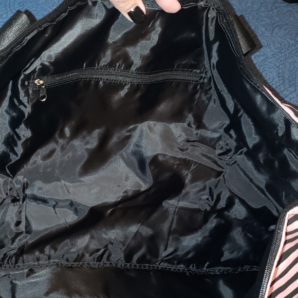 New Victoria's Secret Stripe Weekender Bag - Picture 4 of 4